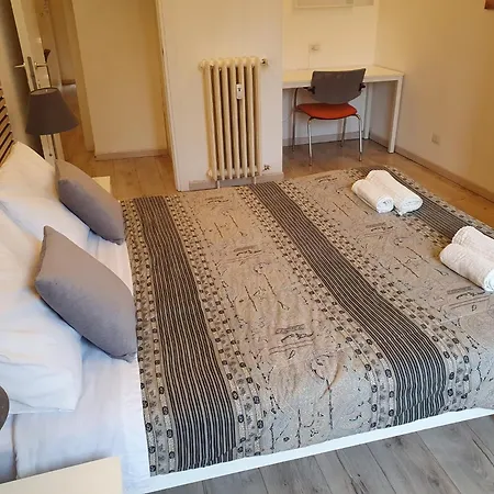 Your Spacious & Lovely -4 Queen Bed- Milan
